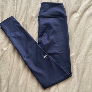 Alo legging. Navy blue. Full length. Excellent condition.